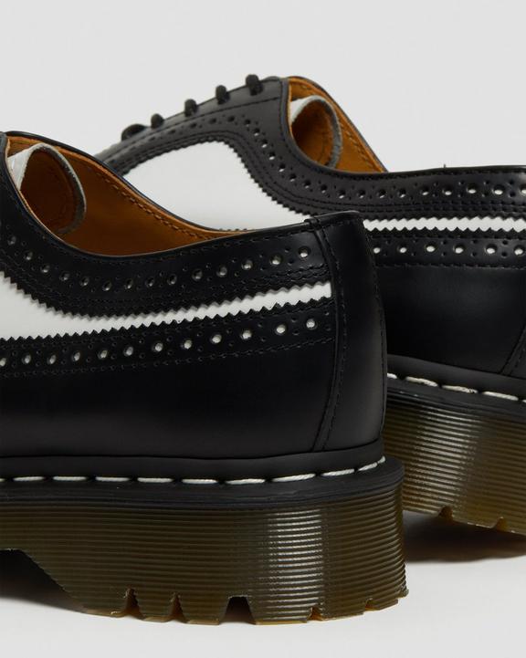 Vì Sao Chúng Ta Nên Vệ Sinh Giày Dép Dr. Martens Định Kỳ?